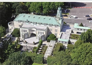 Exploring the Architectural Grandeur of the World's Most Stunning Century-Old Historic Mansion - image 8