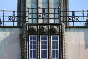 Exploring the Architectural Grandeur of the World's Most Stunning Century-Old Historic Mansion - image 13