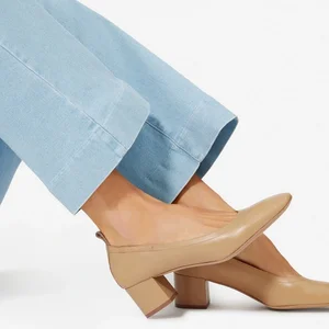 8 Elegant and Comfortable Shoe Styles for the Modern Professional Woman - image 2