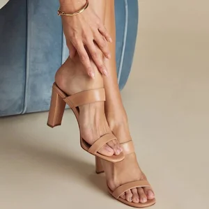 8 Elegant and Comfortable Shoe Styles for the Modern Professional Woman - image 5