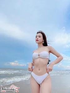 Sizzling Summer Style: 9X Icon Sam Wows Fans with Latest High-Fashion Bikini Gallery - image 7