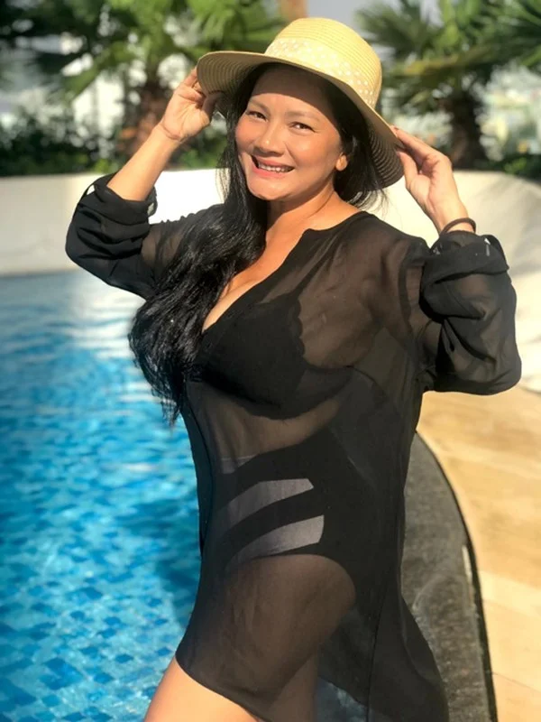 Vietnamese Actress Kieu Trinh Radiant and Elegant at Age 47