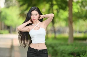 Stunning Thai Car Models Redefining Glamour at International Auto Shows - image 6