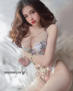 Bikini Style Inspiration: Exploring the Latest Beachwear Trends with Influencer My Duyen - image 6