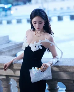 Yang Mi Shines at Paris Fashion Week: A Showcase of Elegance and Style - image 0