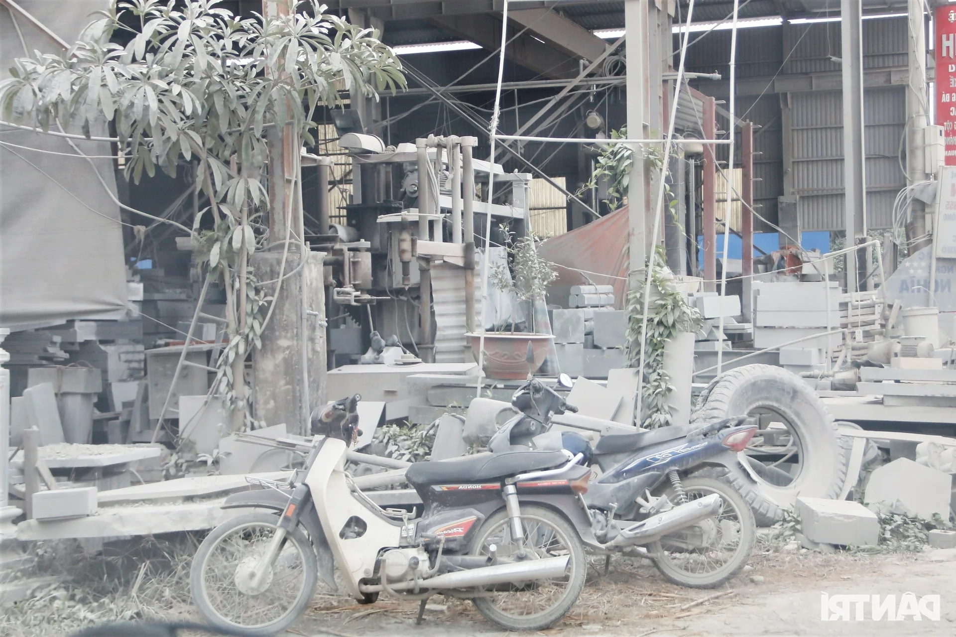 The Dusty Village of the Heritage City: A Glimpse into Traditional Craft and Resilience