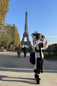 Diva Hong Nhung’s Parisian Life: Embracing Love and Bold Fashion in France - image 9