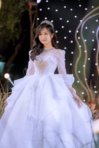 From Viral Football Fan to Pageant Star: The Stunning Rise of a 19-Year-Old Vietnamese Beauty Queen - image 7