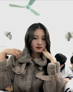 From Viral Football Fan to Pageant Star: The Stunning Rise of a 19-Year-Old Vietnamese Beauty Queen - image 5