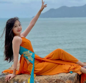 From Viral Football Fan to Pageant Star: The Stunning Rise of a 19-Year-Old Vietnamese Beauty Queen - image 10