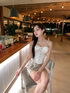From Viral Football Fan to Pageant Star: The Stunning Rise of a 19-Year-Old Vietnamese Beauty Queen - image 4