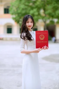 From Viral Football Fan to Pageant Star: The Stunning Rise of a 19-Year-Old Vietnamese Beauty Queen - image 8