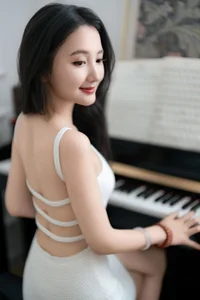 YiTuYu Art Language Vol.10231: Exclusive 37-Photo Gallery Featuring the Elegant Model oyee - image 4