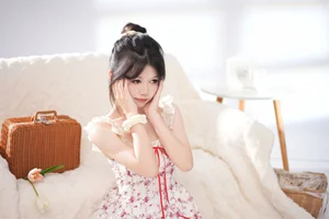 YiTuYu Art Language Vol.8013: Exploring the Artistic Depth of Model Xuan - image 1