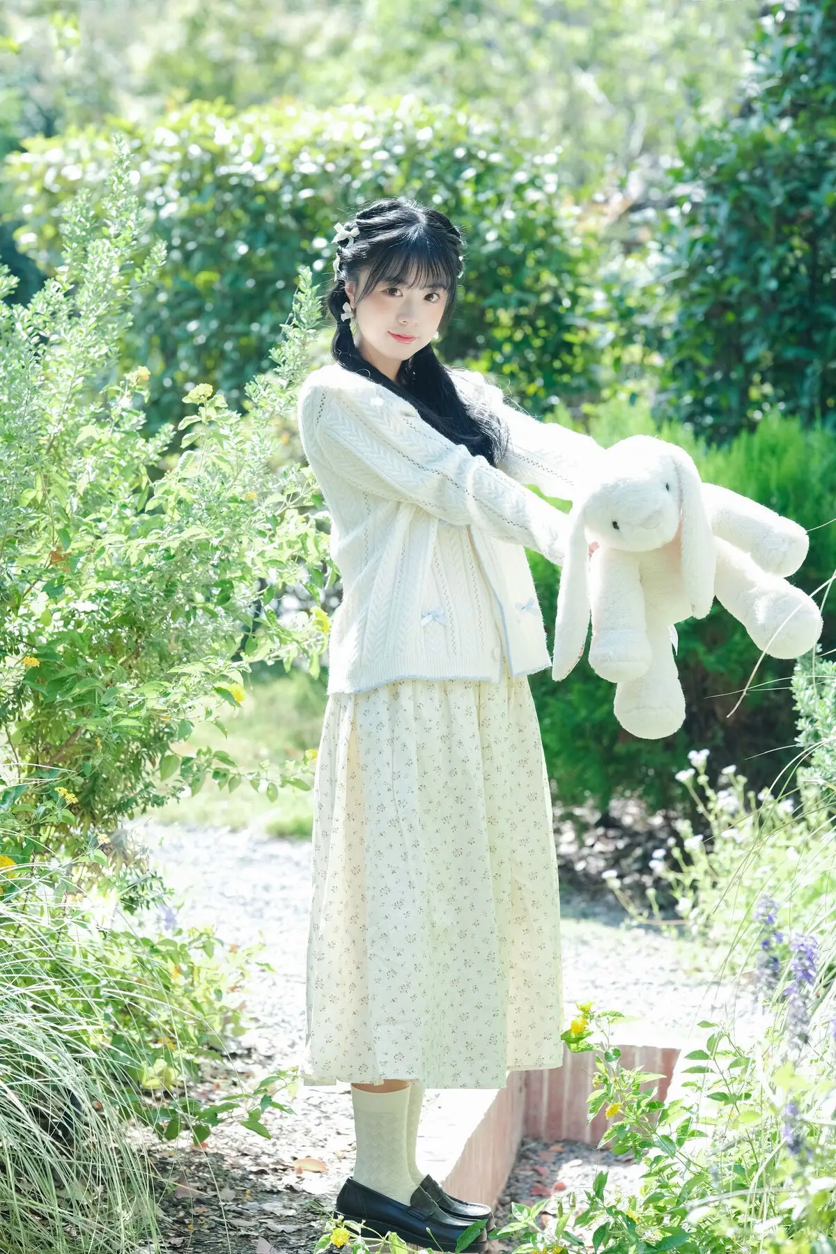 Yi Zhi Nuan Nuan's Poetic World: Dreamy Muse in a Green Garden YiTuYu Vol.8651