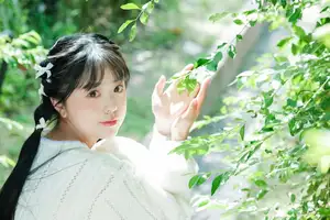 Yi Zhi Nuan Nuan's Poetic World: Dreamy Muse in a Green Garden YiTuYu Vol.8651 - image 3