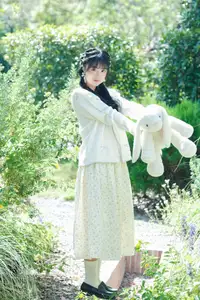 Yi Zhi Nuan Nuan's Poetic World: Dreamy Muse in a Green Garden YiTuYu Vol.8651 - image 0