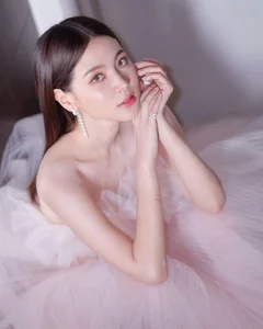Stunning Thai Beauty Captivates Global Fans with Bold On-Screen Performance and Timeless Elegance - image 2