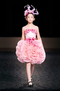 Xuan Lan’s Daughter Shines on the International Fashion Runway in Japan - image 3