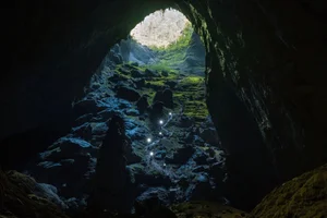 Explore Son Doong Cave: The World's Largest Cave and Its Otherworldly Beauty in Vietnam - image 6