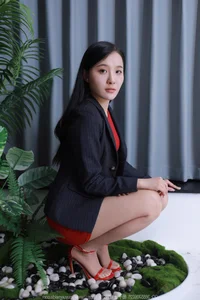 Enchanted Nature: Wan Ping Portrays the Wizard of Oz Aesthetic in IESS Series - image 31