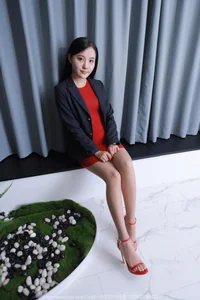 Enchanted Nature: Wan Ping Portrays the Wizard of Oz Aesthetic in IESS Series - image 30