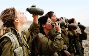 The Strength and Grace of Israeli Female Soldiers: A Captivating Visual Gallery - image 6