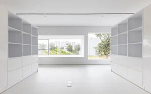 Minimalist White House Design in Ho Chi Minh City: A Serene Urban Oasis Featuring Lush Indoor Greenery and Modern Architecture - image 7