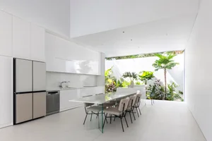 Minimalist White House Design in Ho Chi Minh City: A Serene Urban Oasis Featuring Lush Indoor Greenery and Modern Architecture - image 5