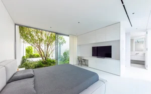 Minimalist White House Design in Ho Chi Minh City: A Serene Urban Oasis Featuring Lush Indoor Greenery and Modern Architecture - image 10