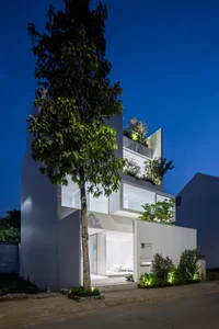 Minimalist White House Design in Ho Chi Minh City: A Serene Urban Oasis Featuring Lush Indoor Greenery and Modern Architecture - image 3