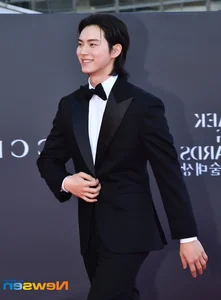 Baeksang Arts Awards 2026 Red Carpet: Suzy, Son Ye Jin, and Yoona Dazzle in High-Fashion Elegance - image 9