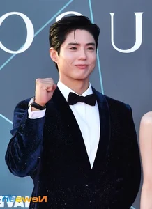 Baeksang Arts Awards 2026 Red Carpet: Suzy, Son Ye Jin, and Yoona Dazzle in High-Fashion Elegance - image 11