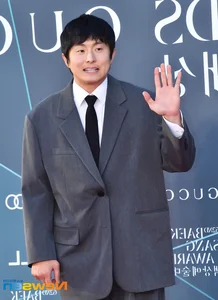 Baeksang Arts Awards 2026 Red Carpet: Suzy, Son Ye Jin, and Yoona Dazzle in High-Fashion Elegance - image 12
