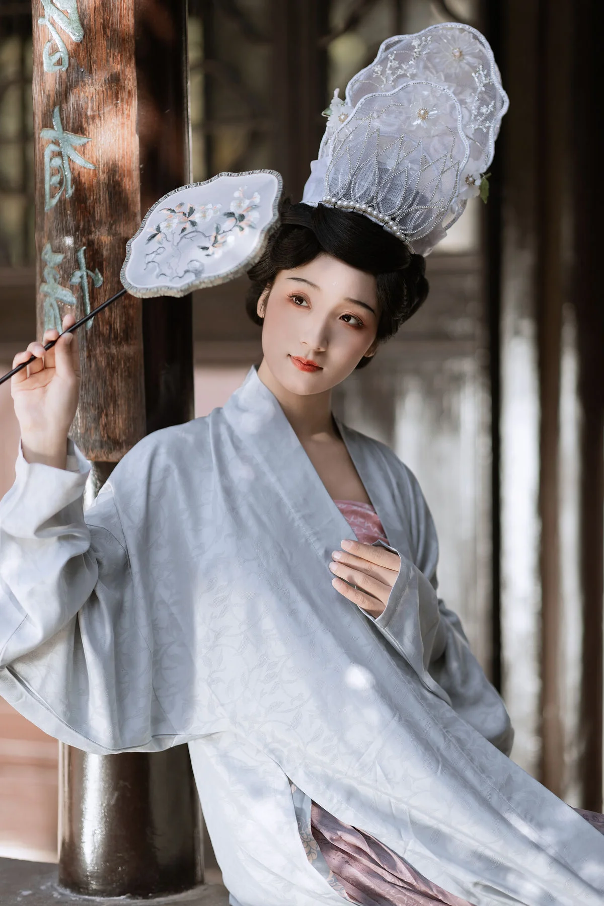 Visual Serenity: YiTuYu Art Language Vol.6454 Zhi Yu Qian Deng