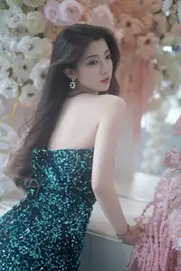 Dva Shines in Sparkling Emerald Dress: Captivating Fashion Portrait - YiTuYu Vol.8640 - image 15