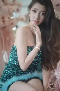 Dva Shines in Sparkling Emerald Dress: Captivating Fashion Portrait - YiTuYu Vol.8640 - image 29