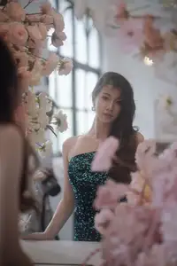 Dva Shines in Sparkling Emerald Dress: Captivating Fashion Portrait - YiTuYu Vol.8640 - image 22