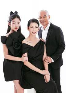 Supermodel Xuan Lan Celebrates Birthday with Heartwarming Family Portraits - image 6