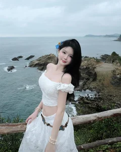 Beachfront Glamour: The Doll-Like Aesthetic and Essential Summer Vacation Wardrobe - image 3