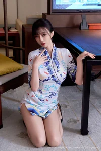 Elegant Modern Cheongsam Fashion: Yueer Yueer in XiuRen No.10741 Portrait Series – Traditional Chinese Qipao Style Inspiration - image 2
