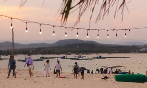 Golden Hour Magic: Capturing the Stunning Sunset over Hon Chua Island in Phu Yen, Vietnam - image 1