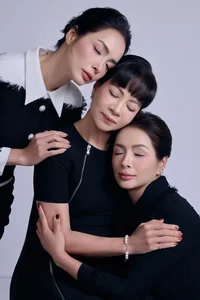 Ageless Elegance: Thuy Hang and Thuy Hanh Celebrate Fashion with Their U70 Mother in a Stunning New Photoshoot - image 7