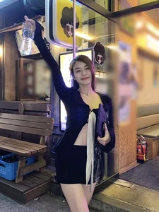 Bold and Beautiful: Cindy Lu Shines in Her Latest Fashion Transformation - image 0