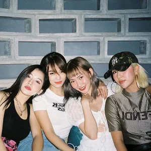 Chi Pu and Quynh Anh Shyn's Iconic Girl Squad: Redefining 'Slay' in the Fashion World - image 2