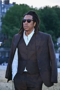 The World's Most Stylish Billionaires: Redefining Luxury Fashion and Executive Style - image 28