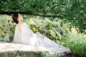 Yi Ming in Art Language Vol.10423: A Masterclass in Aesthetic Photography - image 15