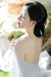 Yi Ming in Art Language Vol.10423: A Masterclass in Aesthetic Photography - image 2
