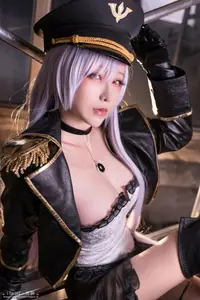 Coser Yangyi: Alluring Mystery in a Striking Military Uniform - image 2
