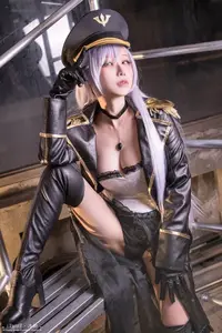 Coser Yangyi: Alluring Mystery in a Striking Military Uniform - image 10
